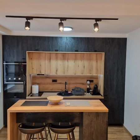 Lovely 1-Bedroom Rental Unit With Free Parking Skopje Exteriör bild
